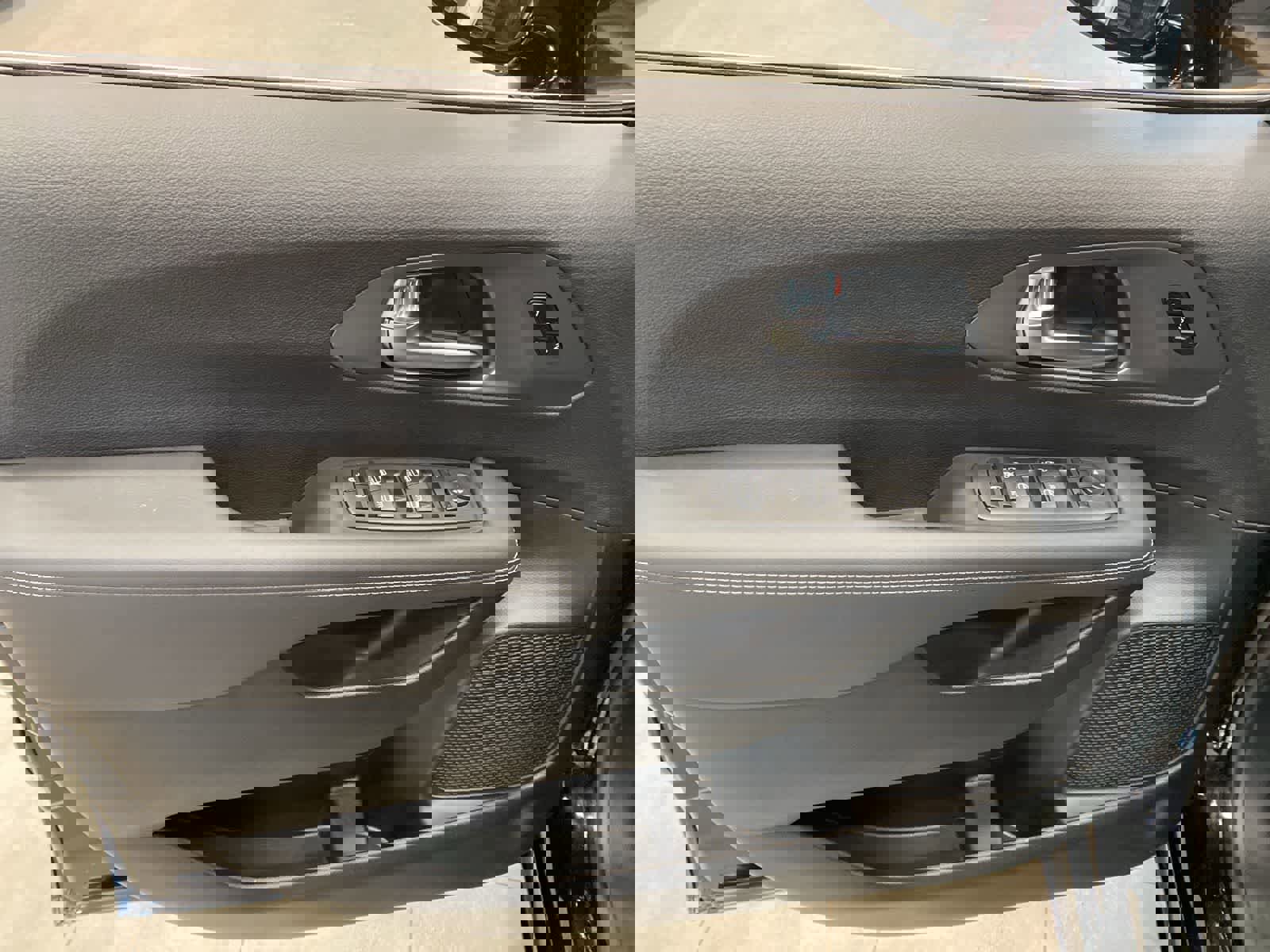 Used 2026 Chrysler Pacifica Select image 17