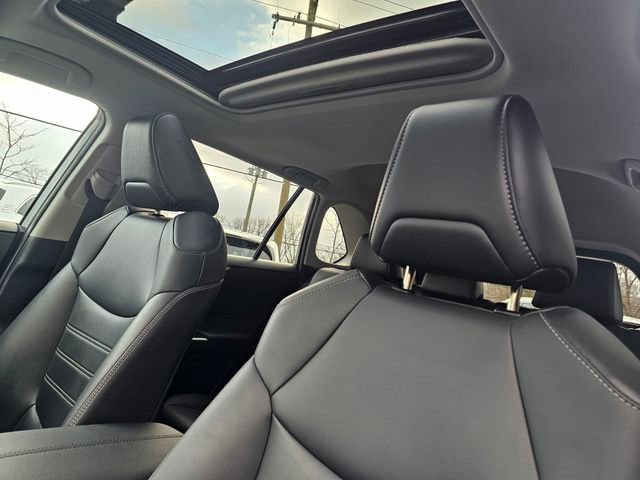 Used 2020 Toyota RAV4 XLE Premium image 17