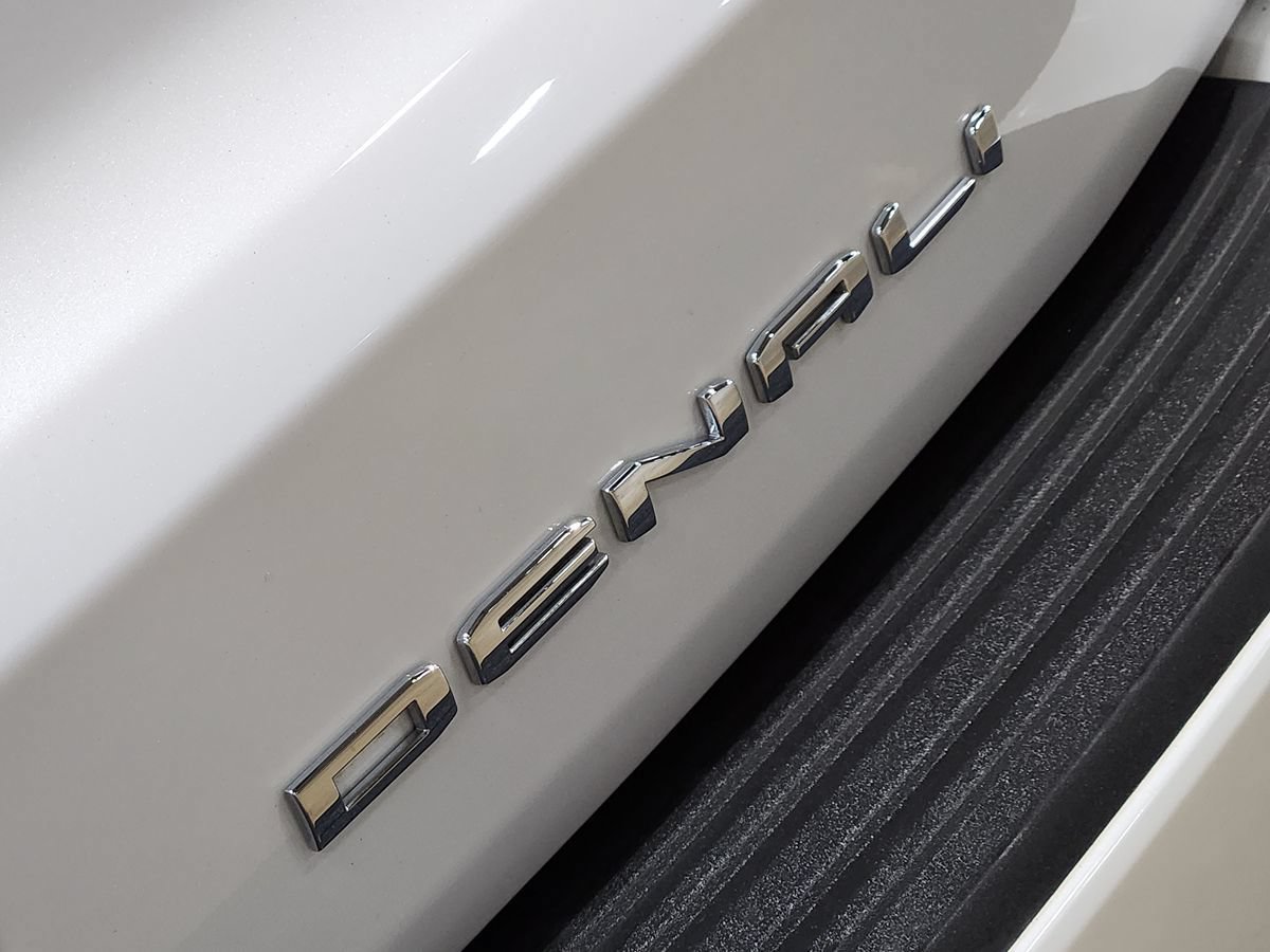 Used 2023 GMC Yukon Denali Ultimate AWD/4WD image 26