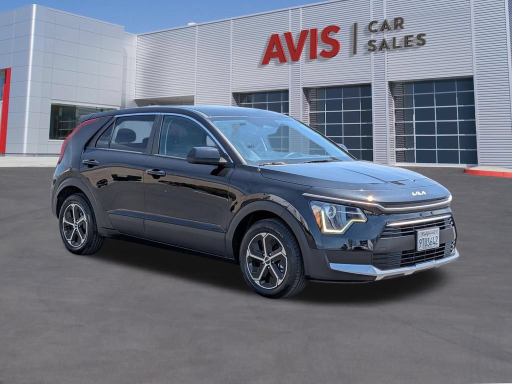 Used 2025 Kia Niro LX FWD image 3