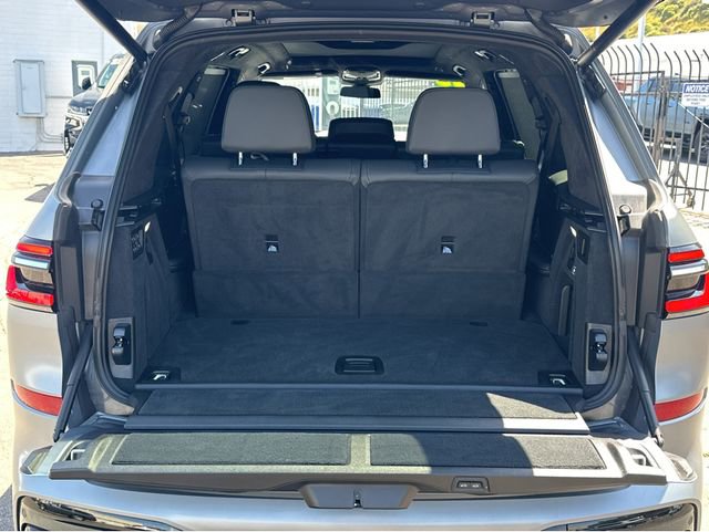 Used 2023 BMW X7 xDrive40i w/ Executive Package image 31