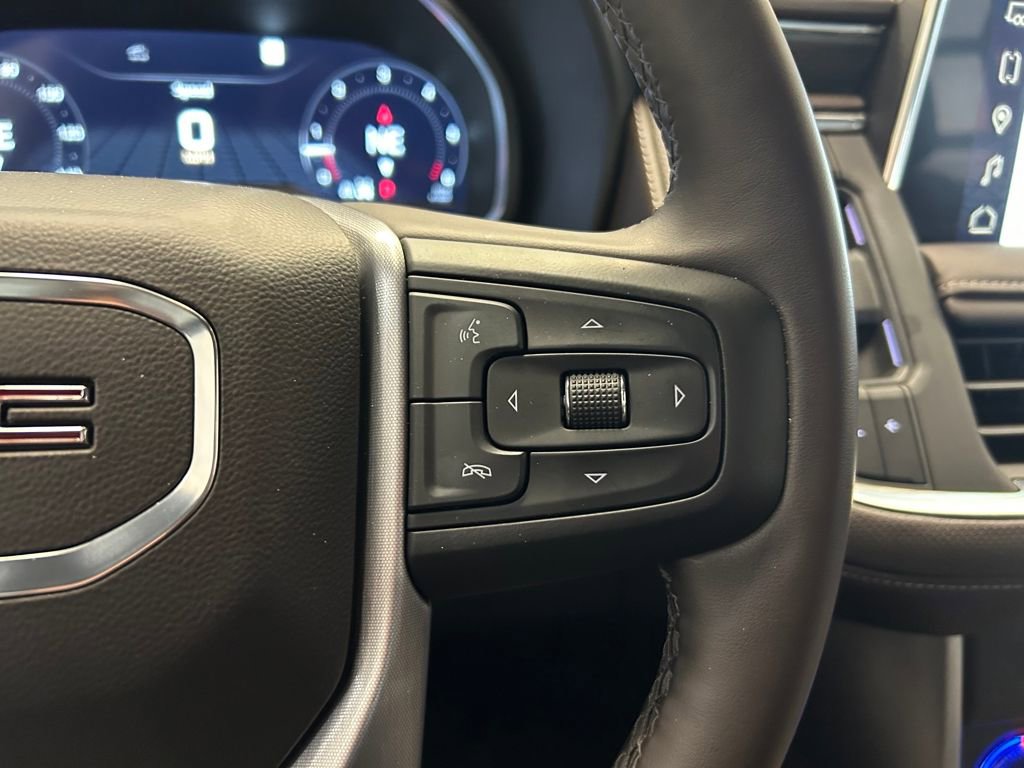 Used 2023 GMC Yukon SLT w/ SLT Luxury Package image 17