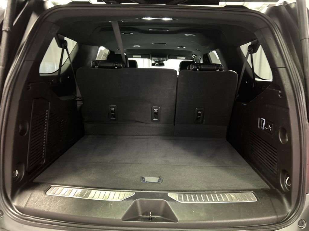 Used 2023 Chevrolet Suburban Premier image 24