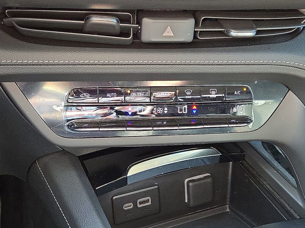 Used 2023 Buick Envision Essence image 29