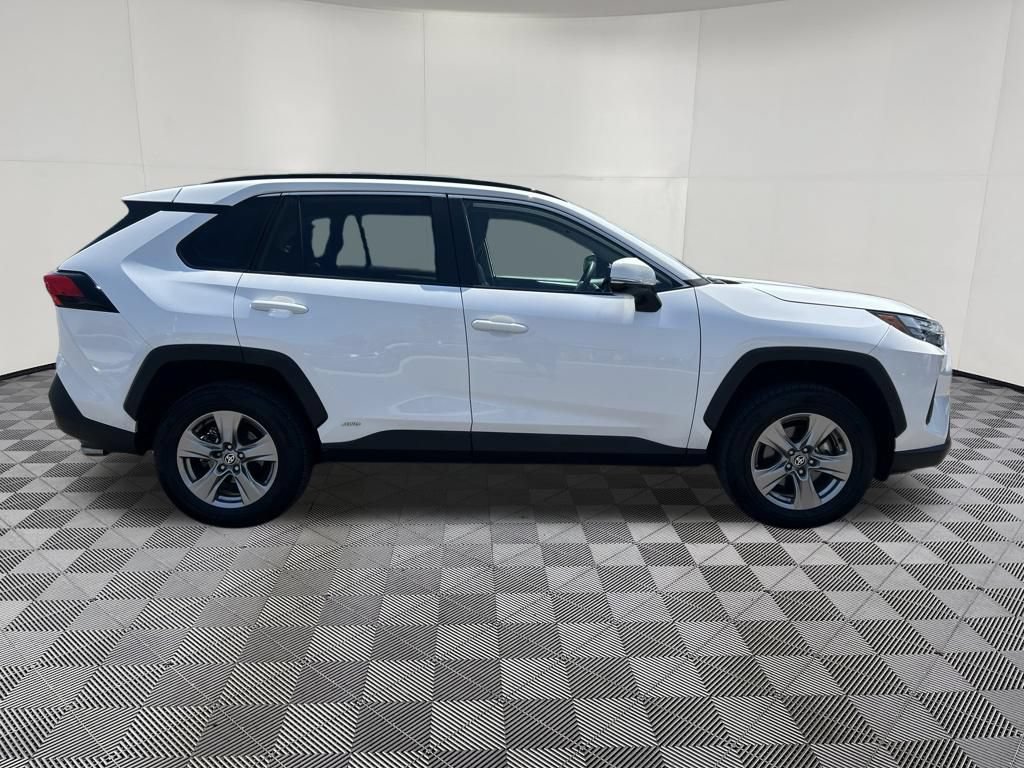Used 2025 Toyota RAV4 XLE AWD/4WD image 8
