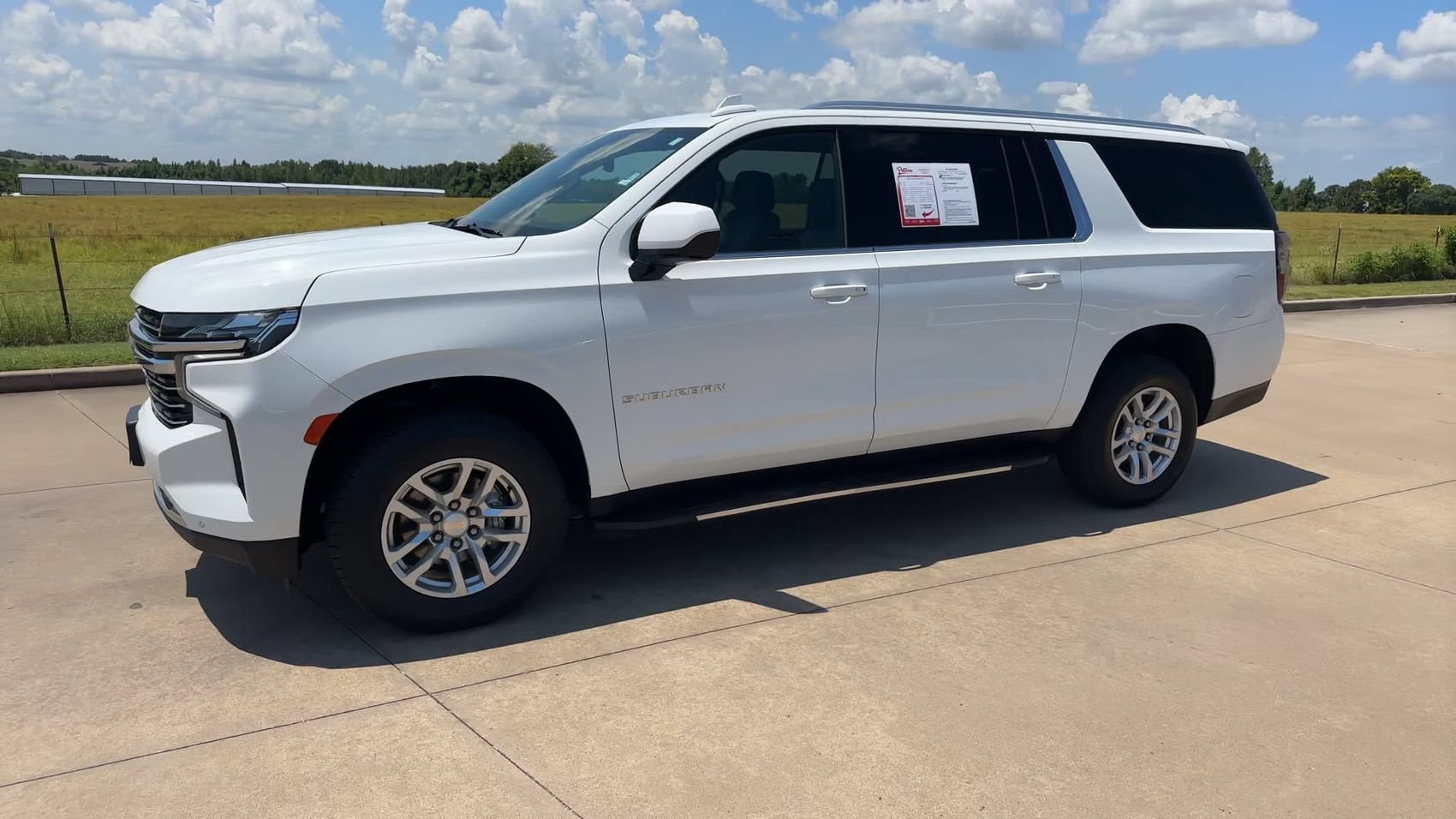 Used 2024 Chevrolet Suburban LT RWD image 5
