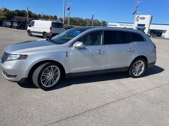 Used 2019 Lincoln MKT AWD image 4