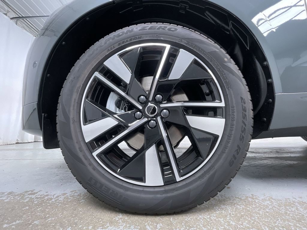 New 2026 Volvo XC60 B5 Plus w/ Protection Package Premier image 16