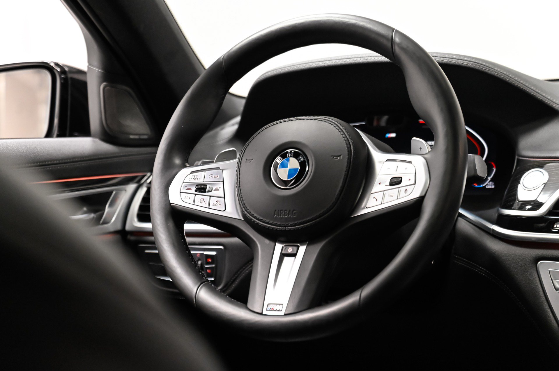 Used 2021 BMW 750i xDrive w/ Luxury Rear Seating Package AWD/4WD image 4