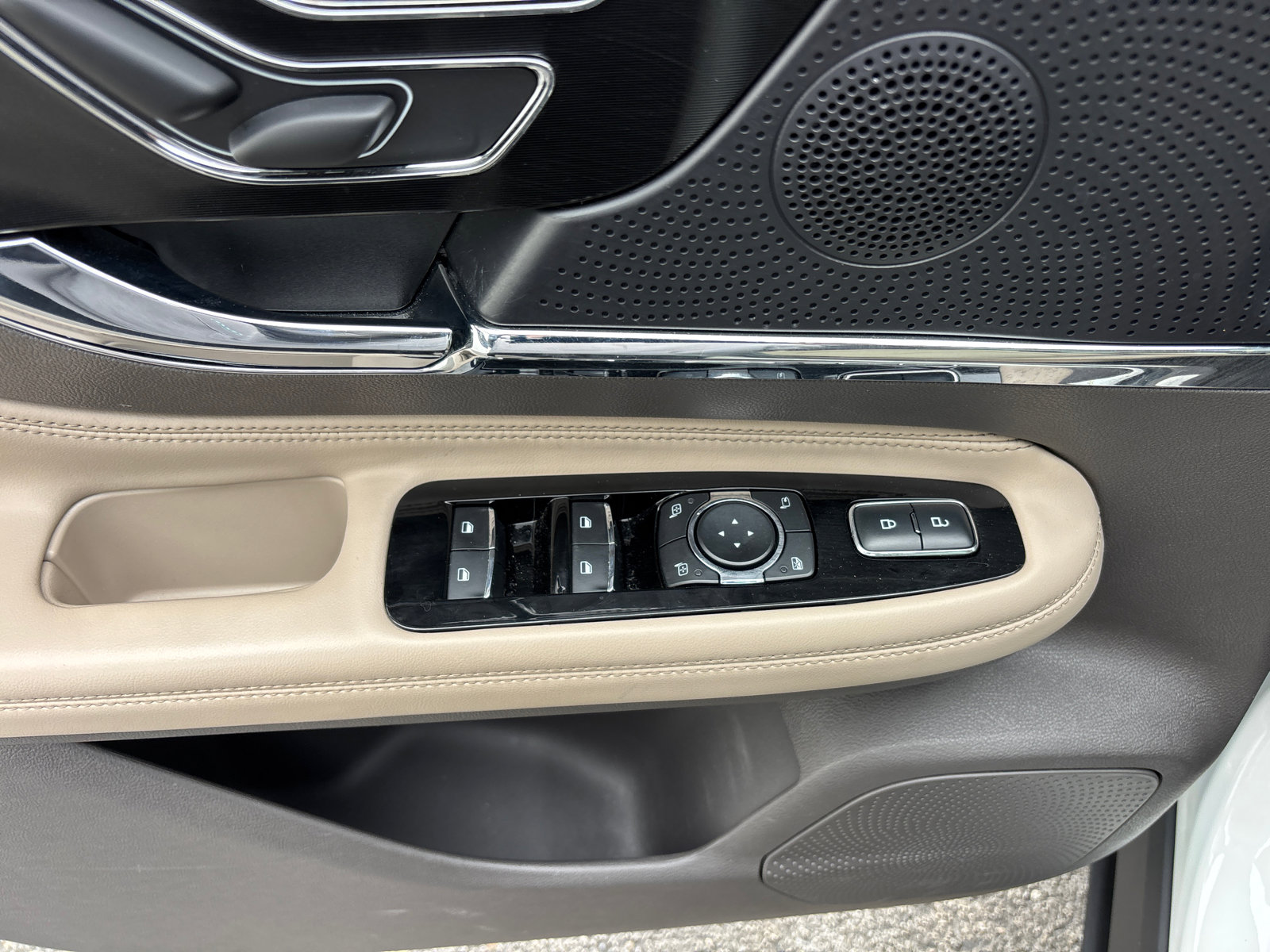 Certified 2024 Lincoln Corsair AWD w/ Equipment Group 101A image 13