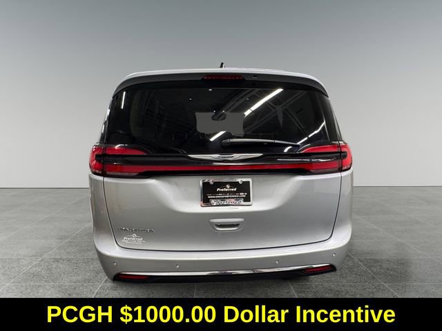 Used 2024 Chrysler Pacifica Touring-L image 23