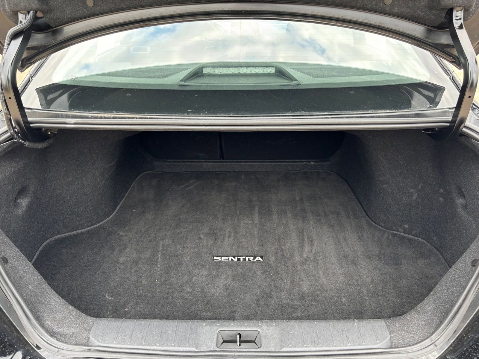 Used 2025 Nissan Sentra SV image 31