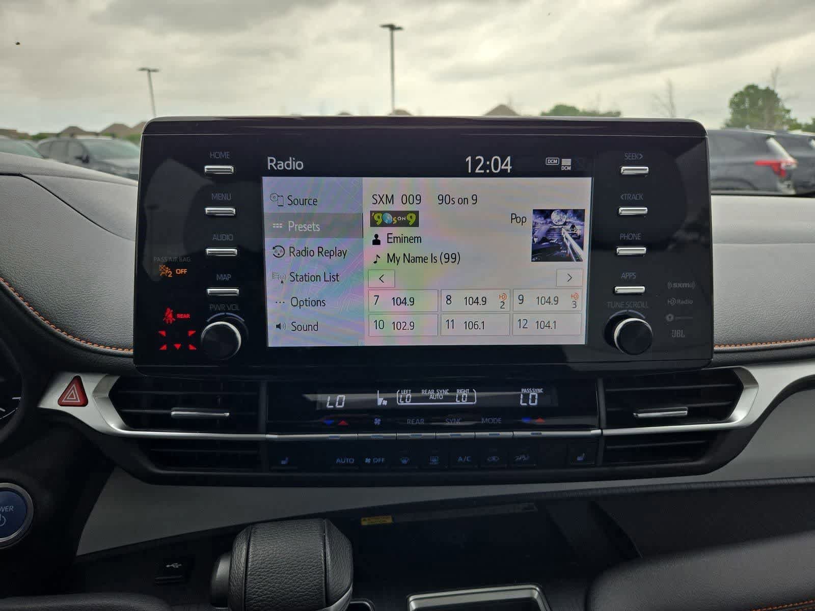 Used 2022 Toyota Sienna XSE w/ XSE Plus Package FWD image 28