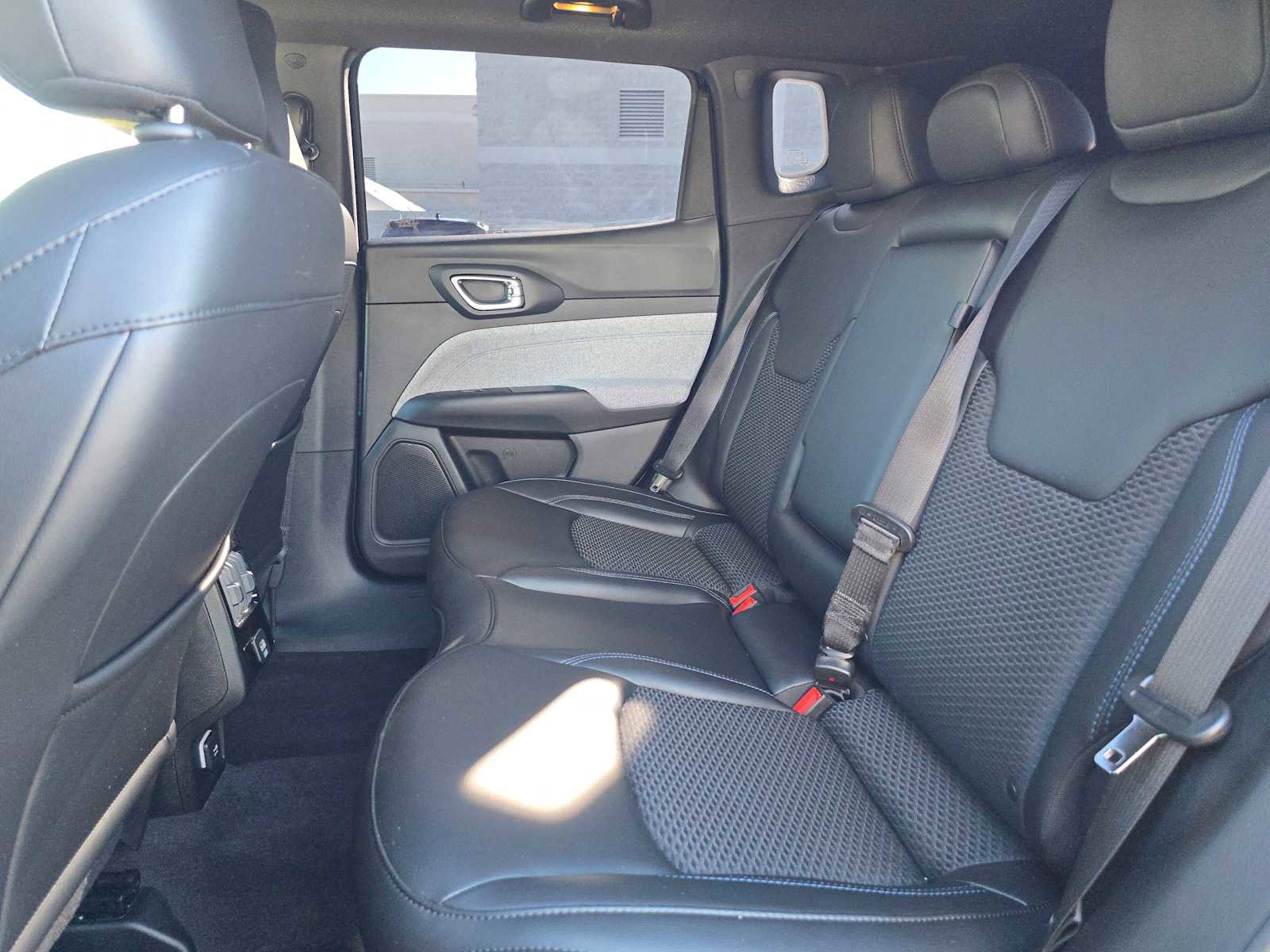 Used 2023 Jeep Compass Latitude image 19