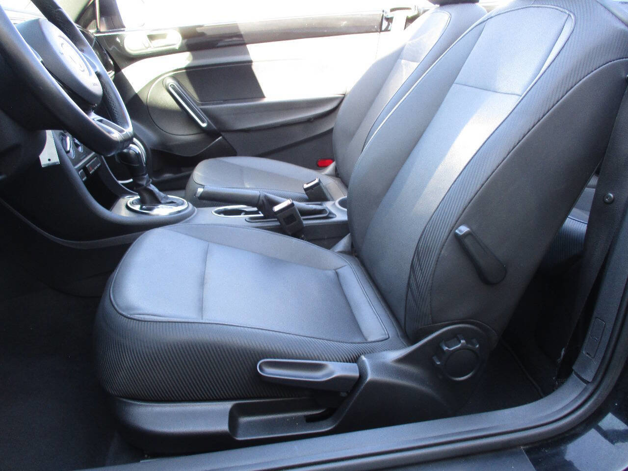 Used 2013 Volkswagen Beetle 2.5 FWD image 54