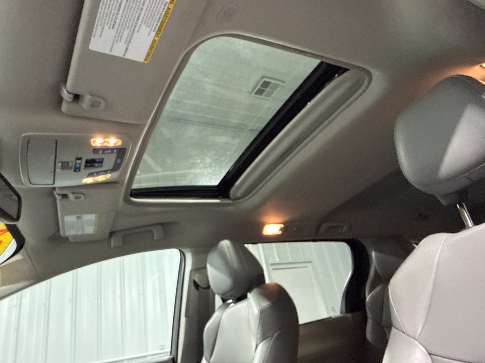Used 2024 Toyota Sienna XLE FWD image 30