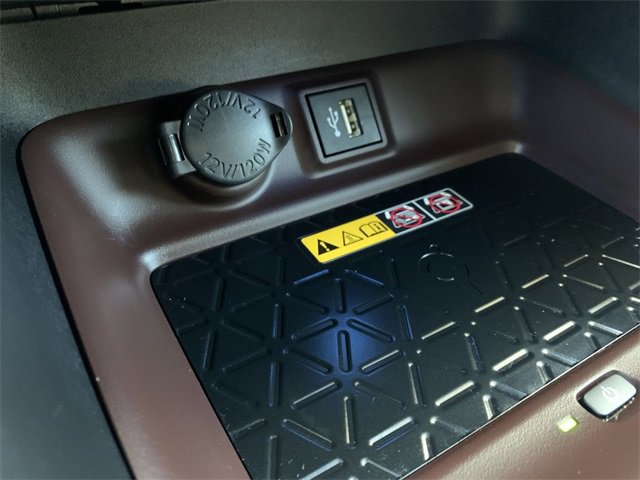 Used 2025 Toyota RAV4 Limited image 27