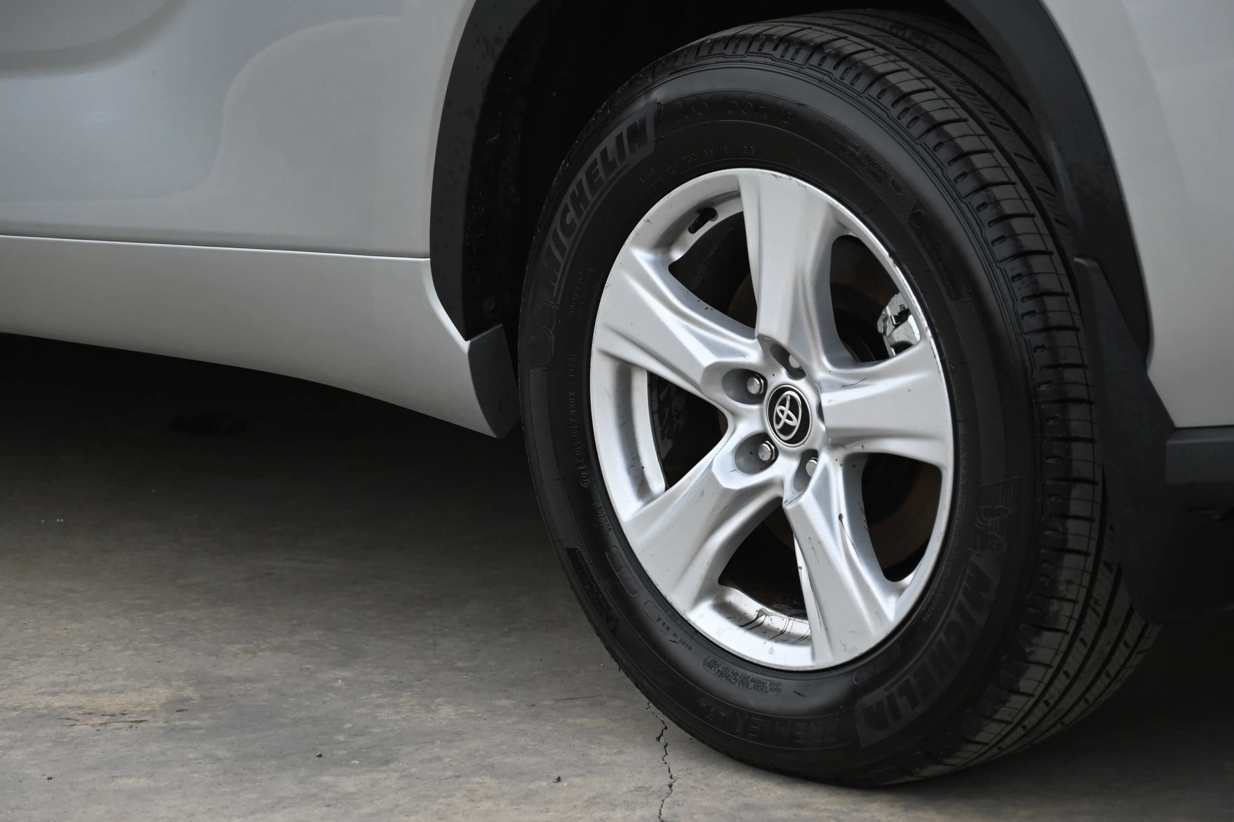 Used 2025 Toyota Highlander LE image 11