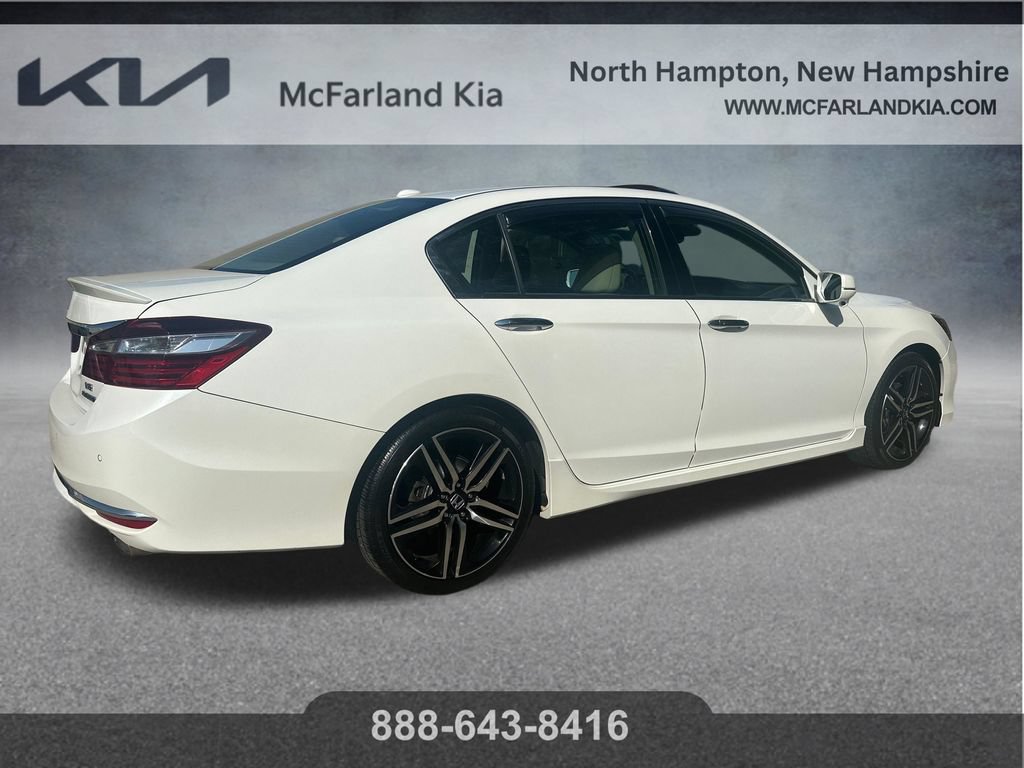 Used 2016 Honda Accord Touring image 5