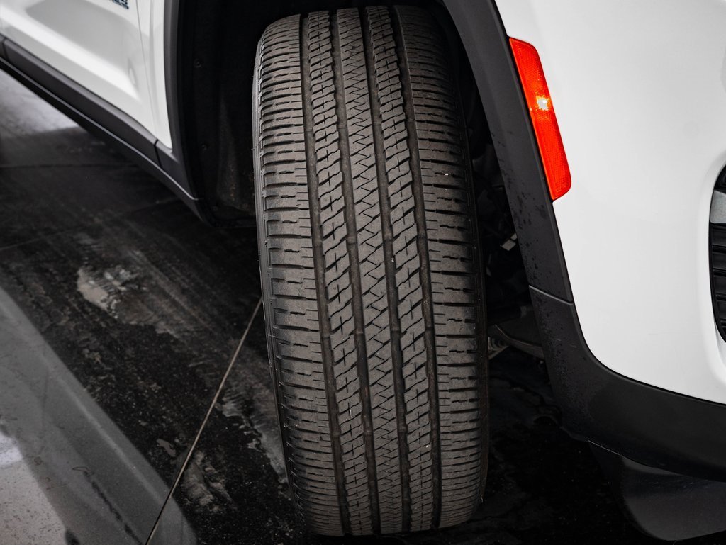 Used 2023 Jeep Grand Cherokee 4WD 4xe image 40