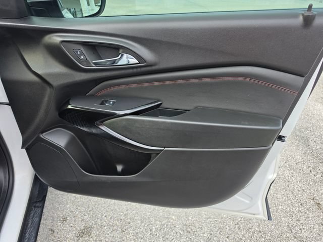 Used 2024 Chevrolet Trax RS w/ Sunroof Package FWD image 24