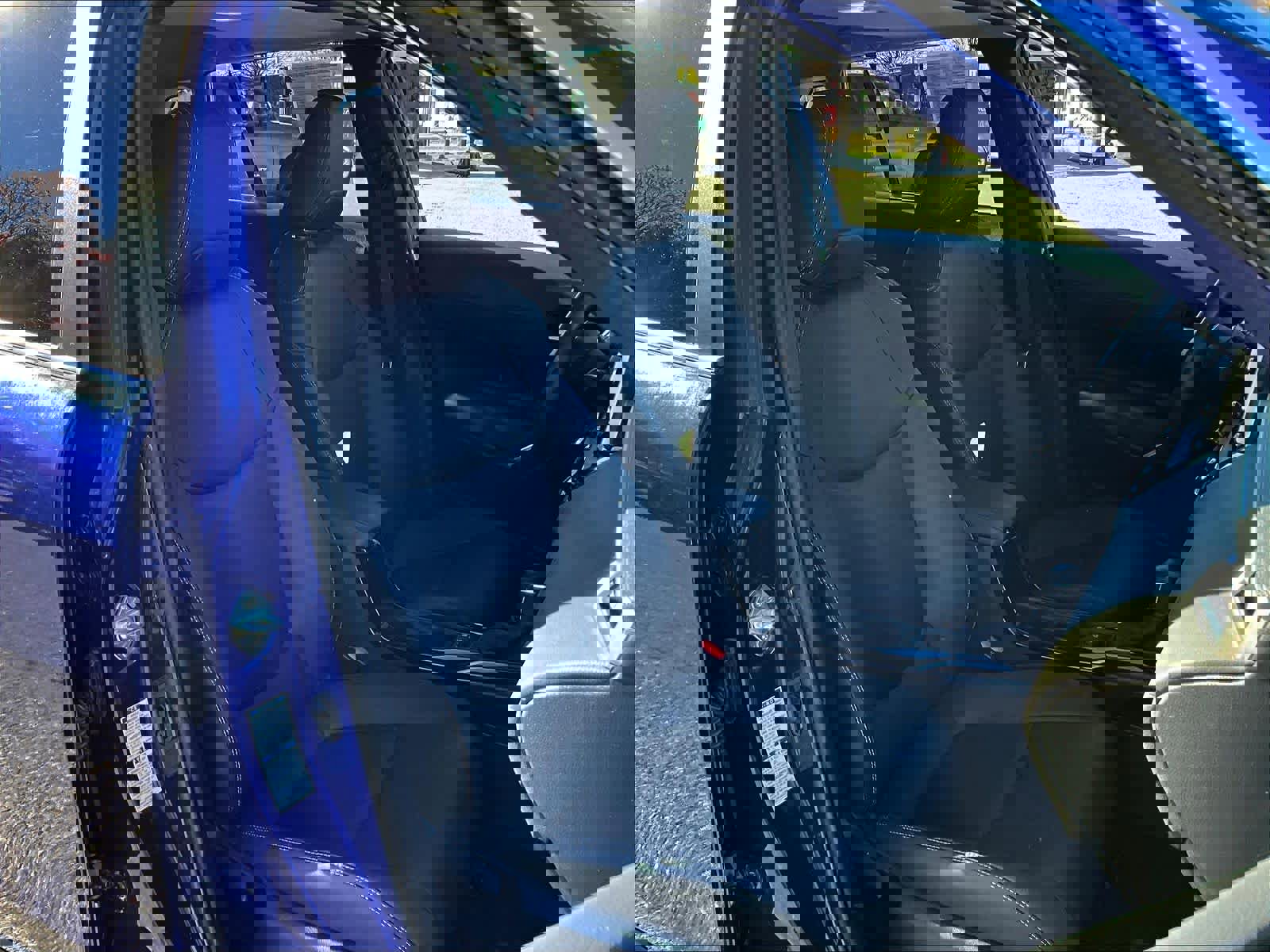 Used 2022 Toyota Corolla Cross XLE w/ Convenience Package image 11