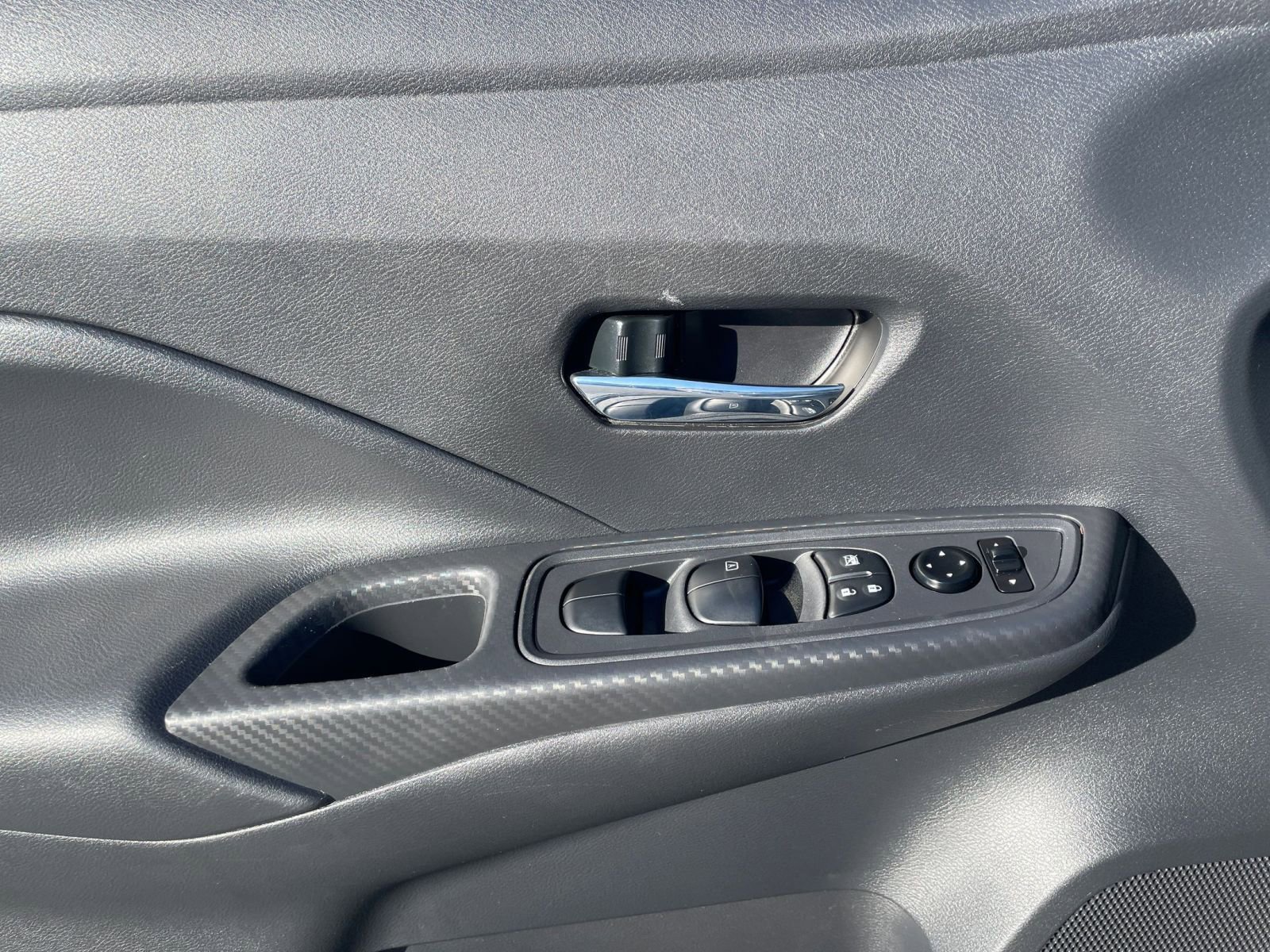 Used 2025 Nissan Versa SV w/ Trunk Package image 18