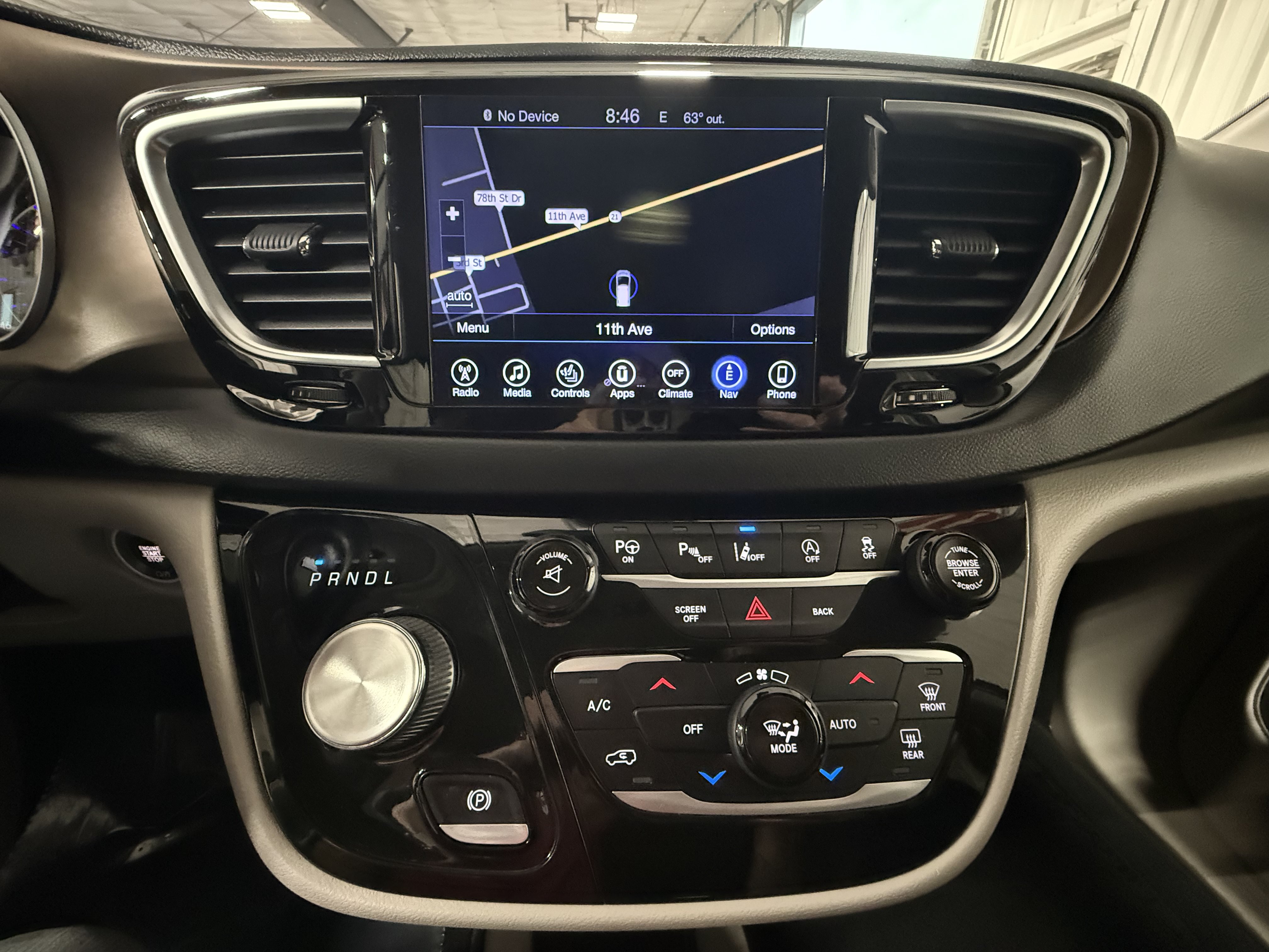 Used 2017 Chrysler Pacifica Touring-L Plus FWD image 33