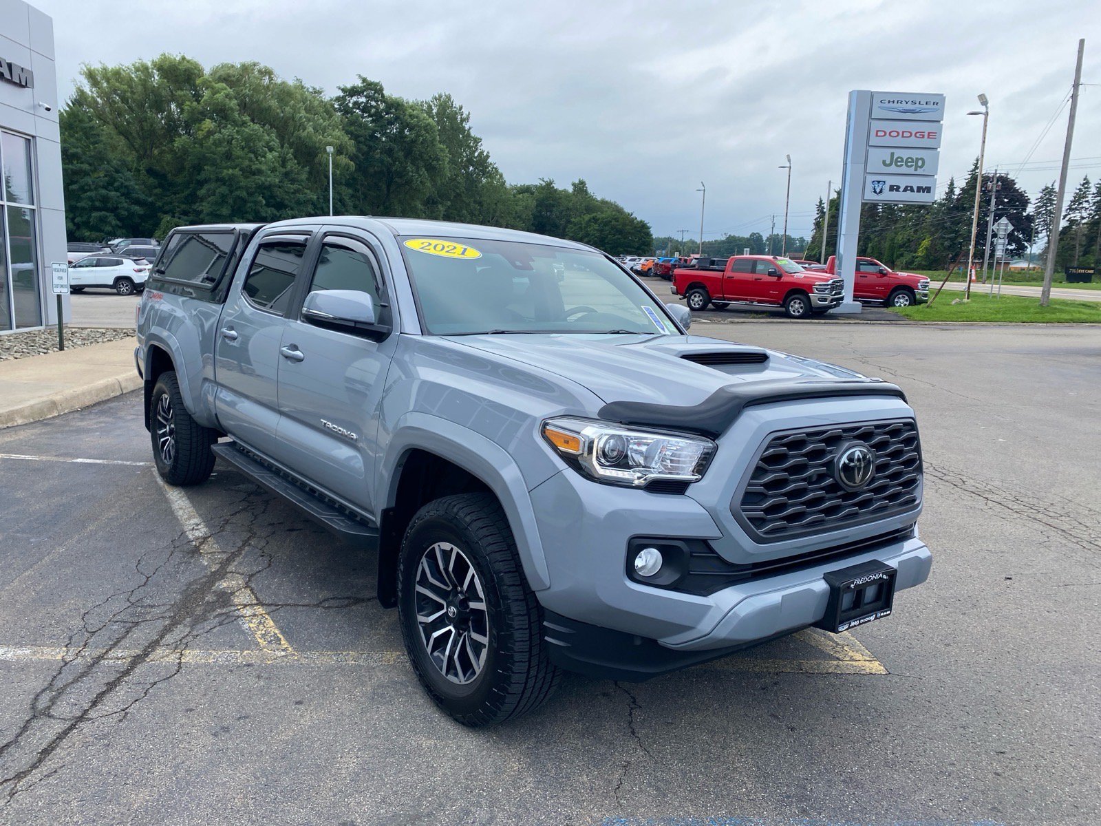 Used 2021 Toyota Tacoma TRD Sport AWD/4WD image 7