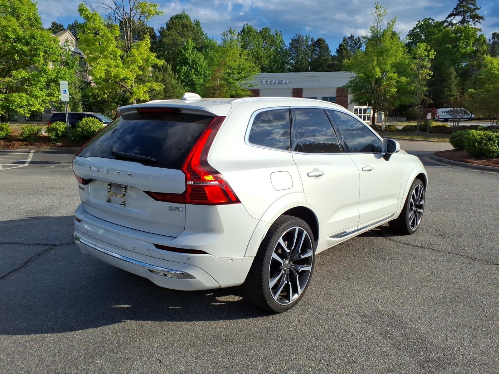 Used 2023 Volvo XC60 B5 Ultimate image 3