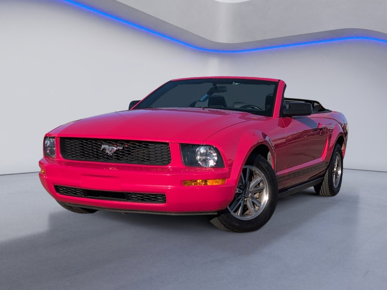 Used 2005 Ford Mustang Convertible image 2