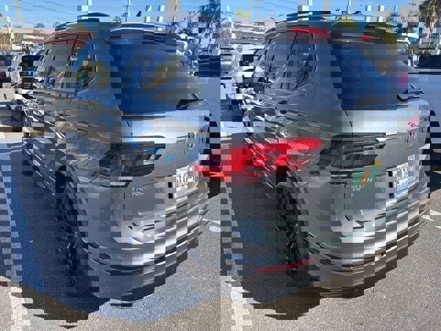 Certified 2021 Volkswagen Tiguan SE R-Line image 7