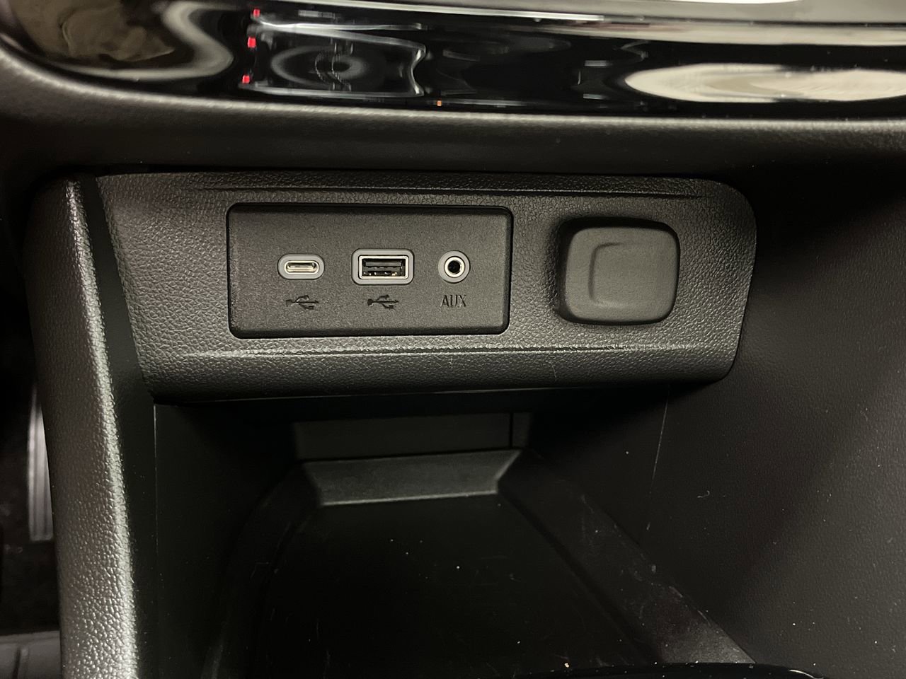 Used 2023 Buick Encore GX Essence w/ Experience Buick Package AWD/4WD image 28