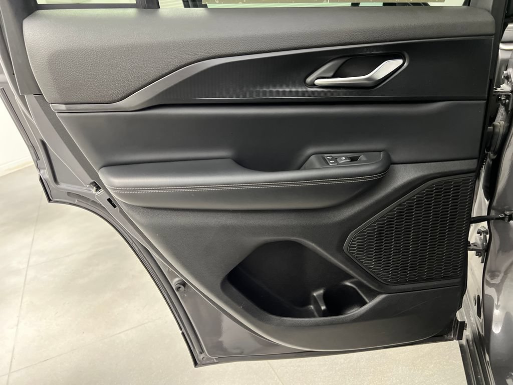 Used 2024 Jeep Grand Cherokee Altitude RWD image 19