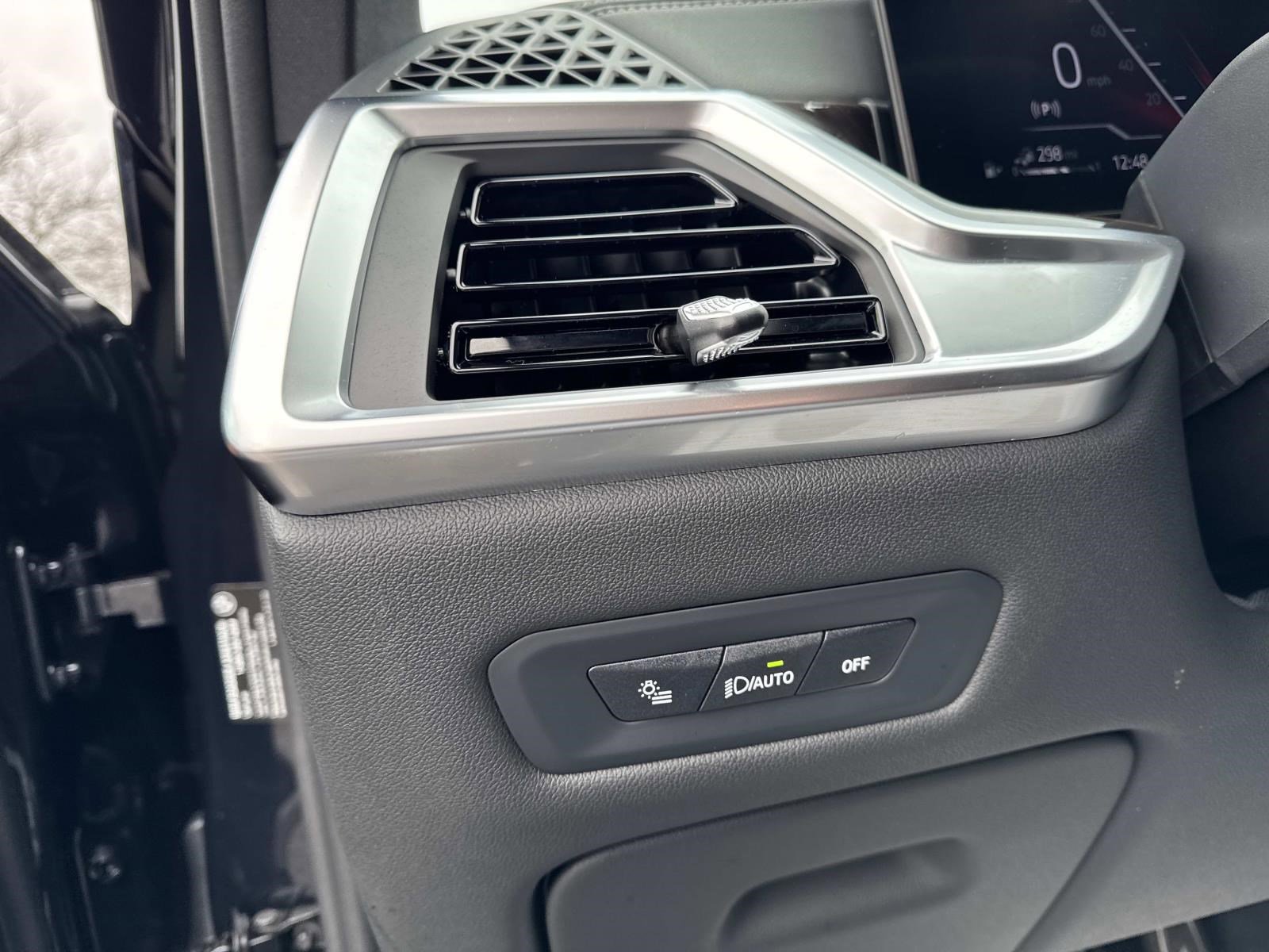 Certified 2026 BMW X5 xDrive50e w/ M Sport Package image 33