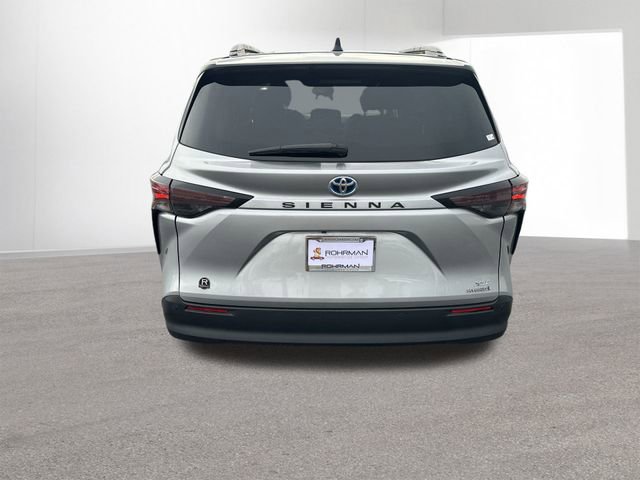 Used 2024 Toyota Sienna XLE image 5