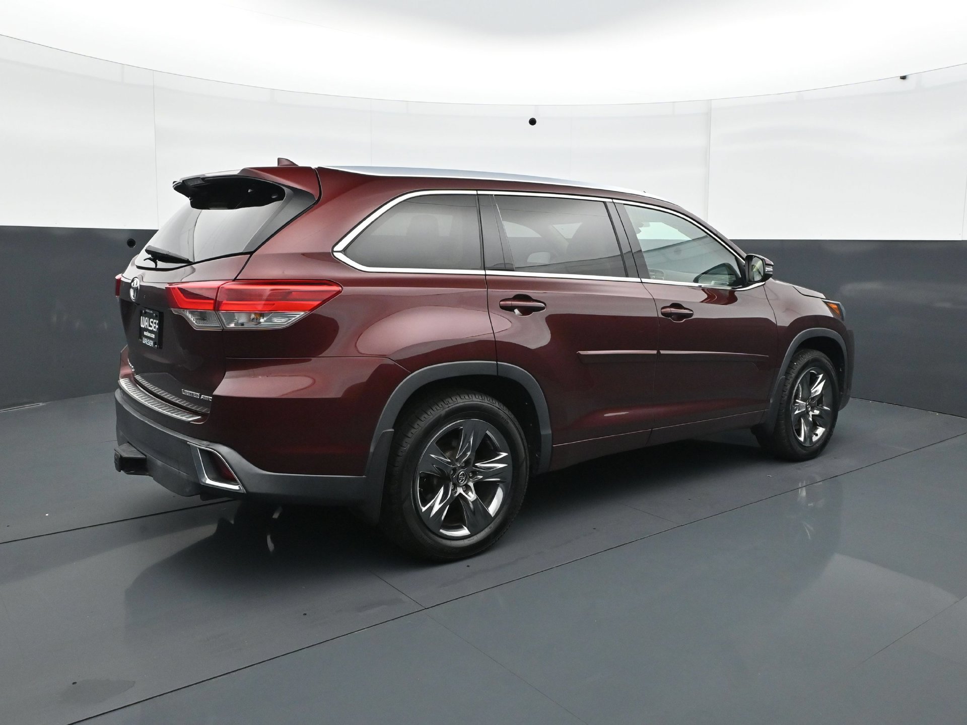Used 2018 Toyota Highlander Limited Platinum w/ Carpet Mat Package (TMS) AWD/4WD image 7