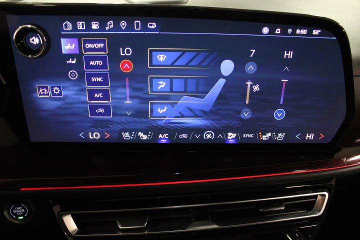 Used 2024 Chevrolet Traverse RS image 51