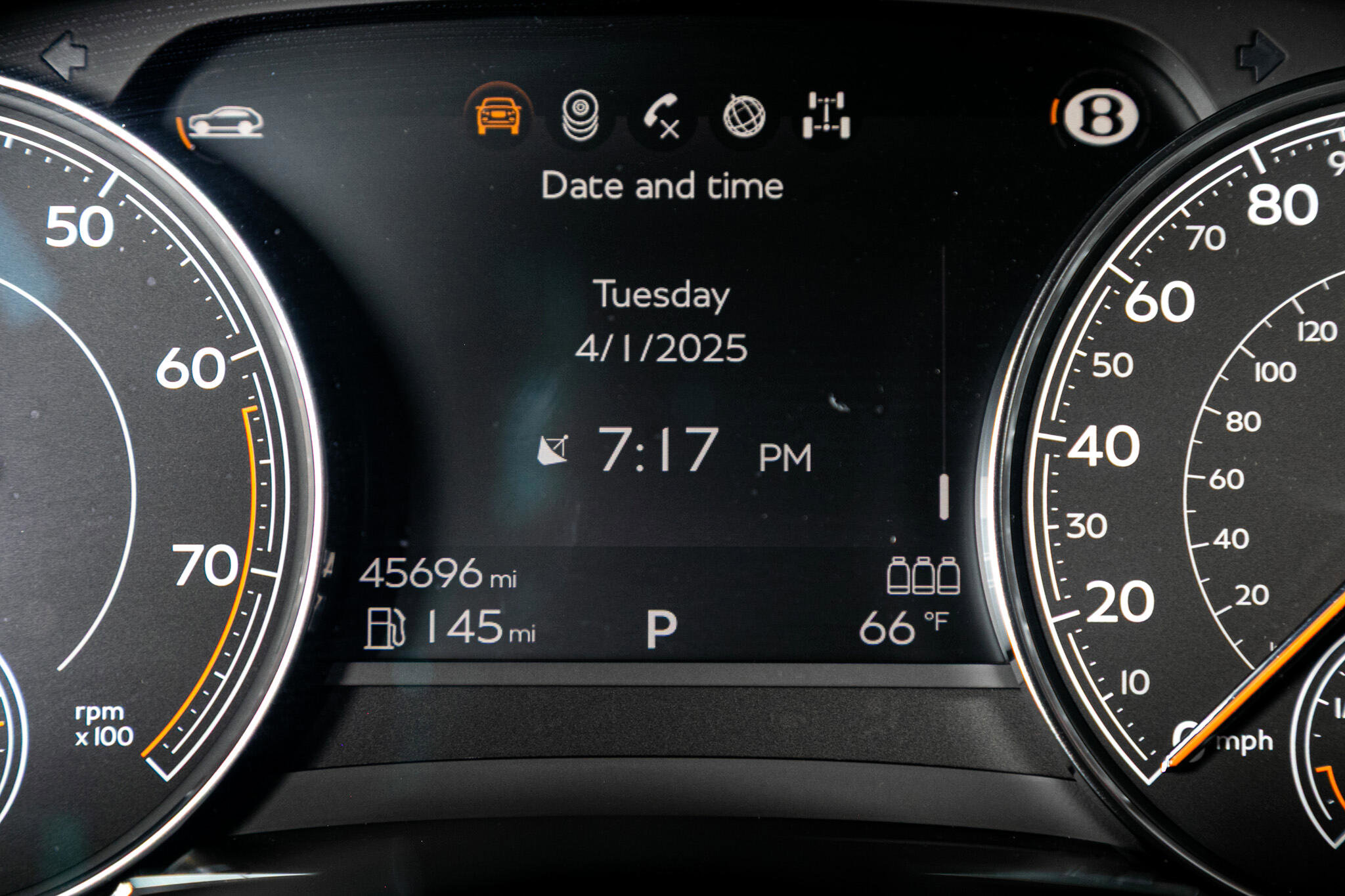 Used 2017 Bentley Bentayga image 47