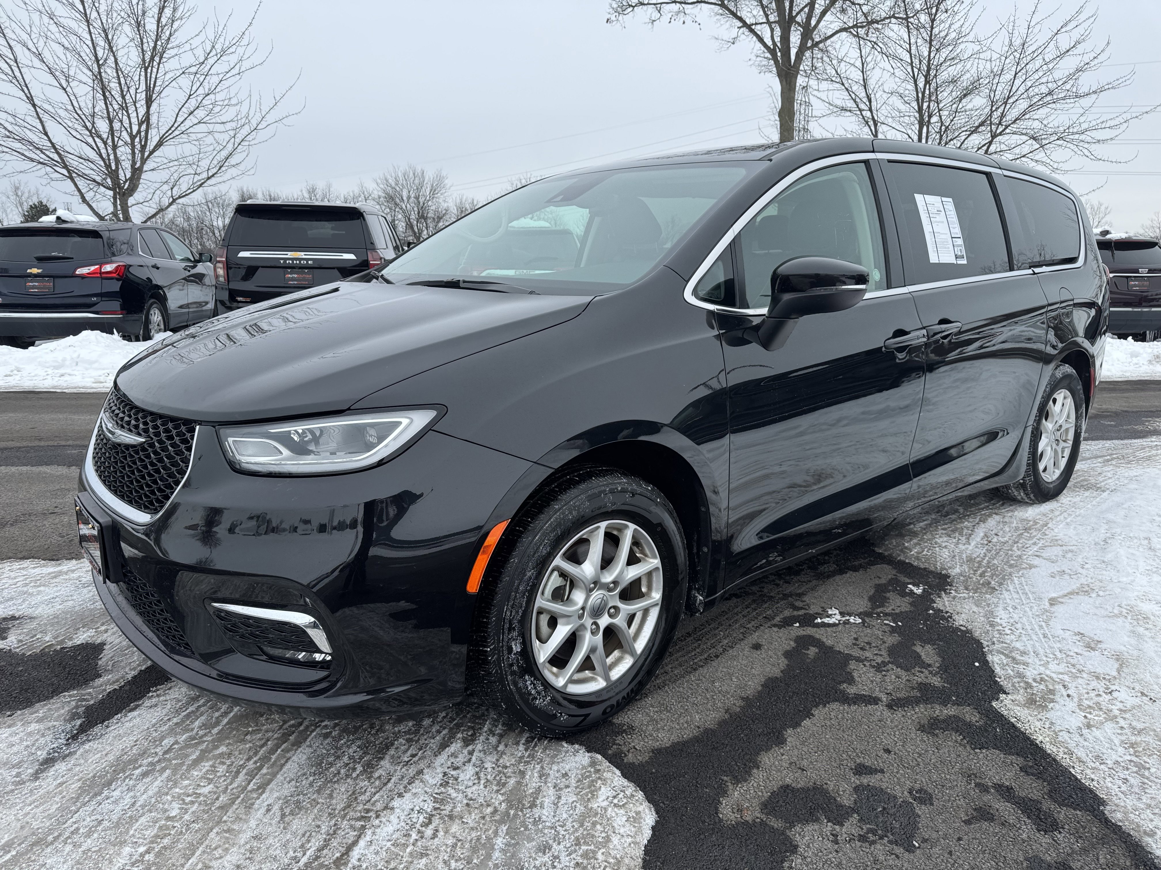 Used 2023 Chrysler Pacifica Touring-L image 33