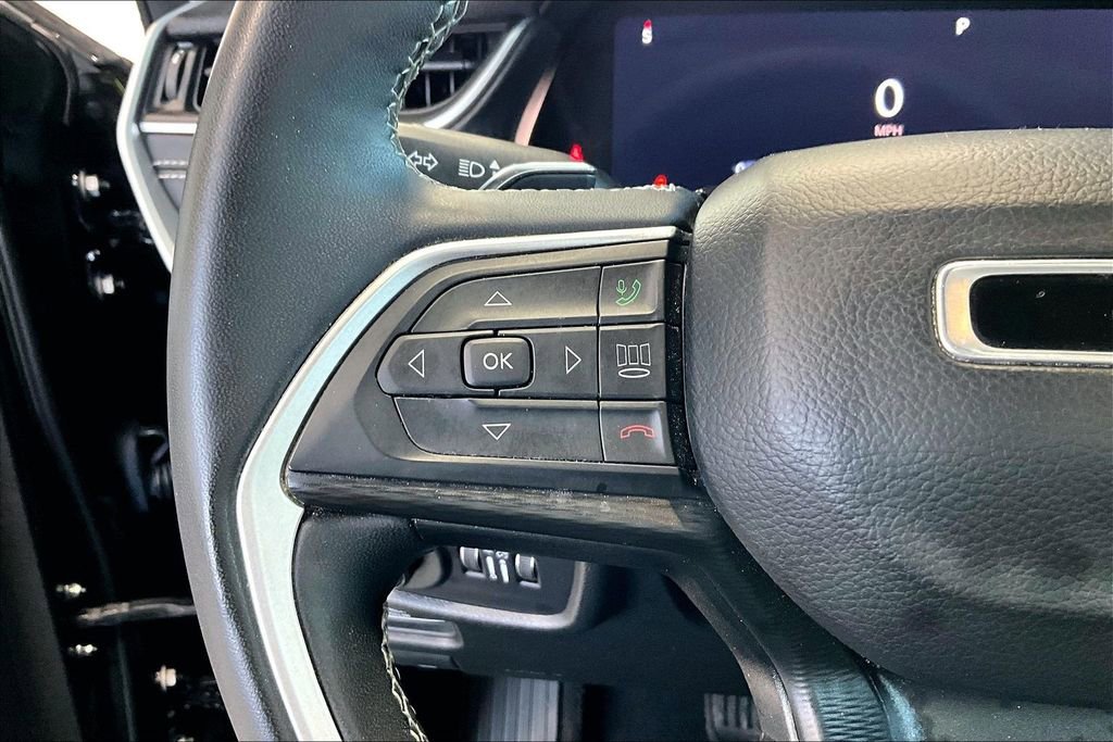 Used 2023 Jeep Grand Cherokee Laredo w/ Luxury Tech Group I image 19