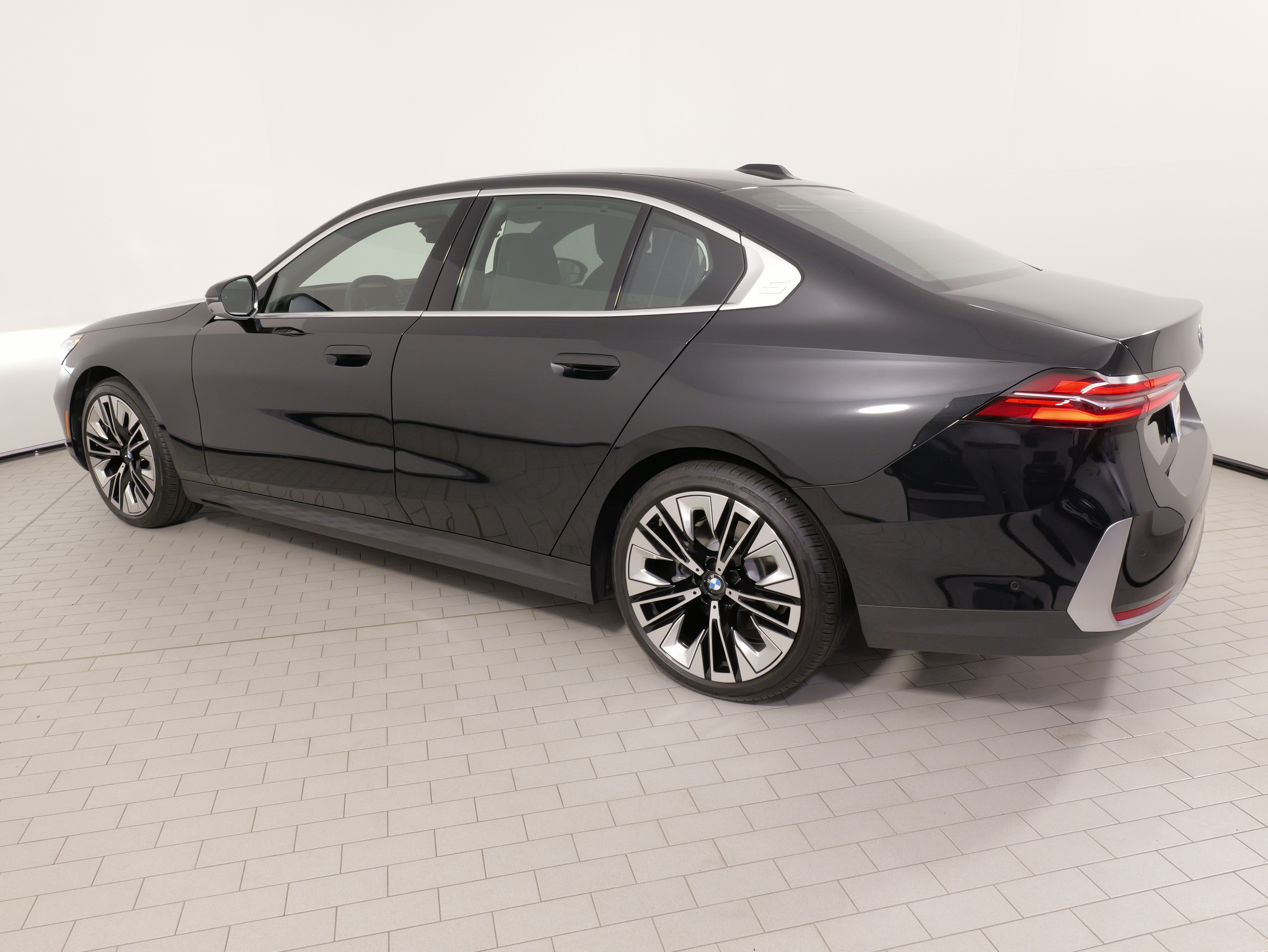 Used 2026 BMW 530i RWD image 16