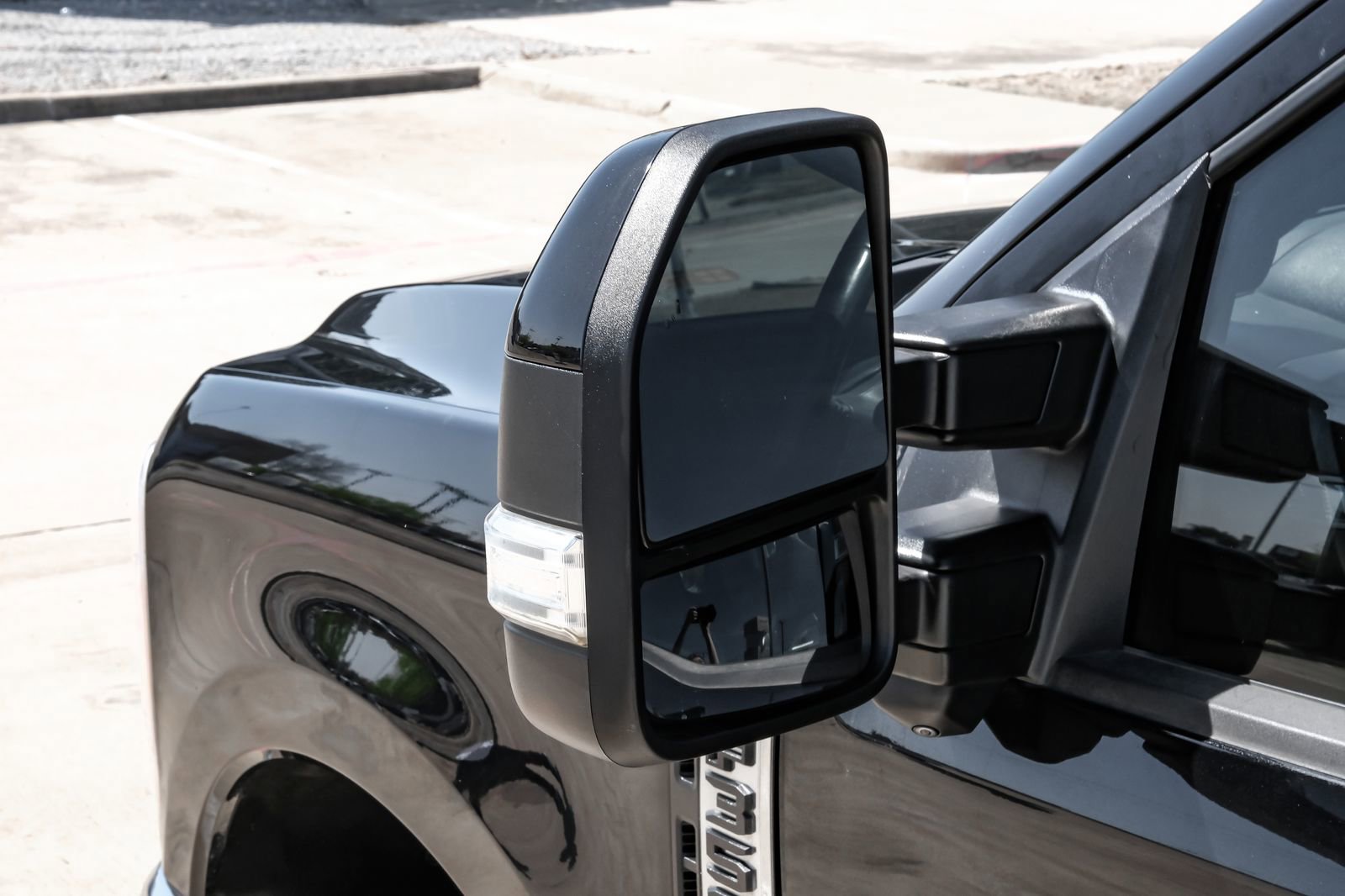 Used 2023 Ford F350 Lariat image 43