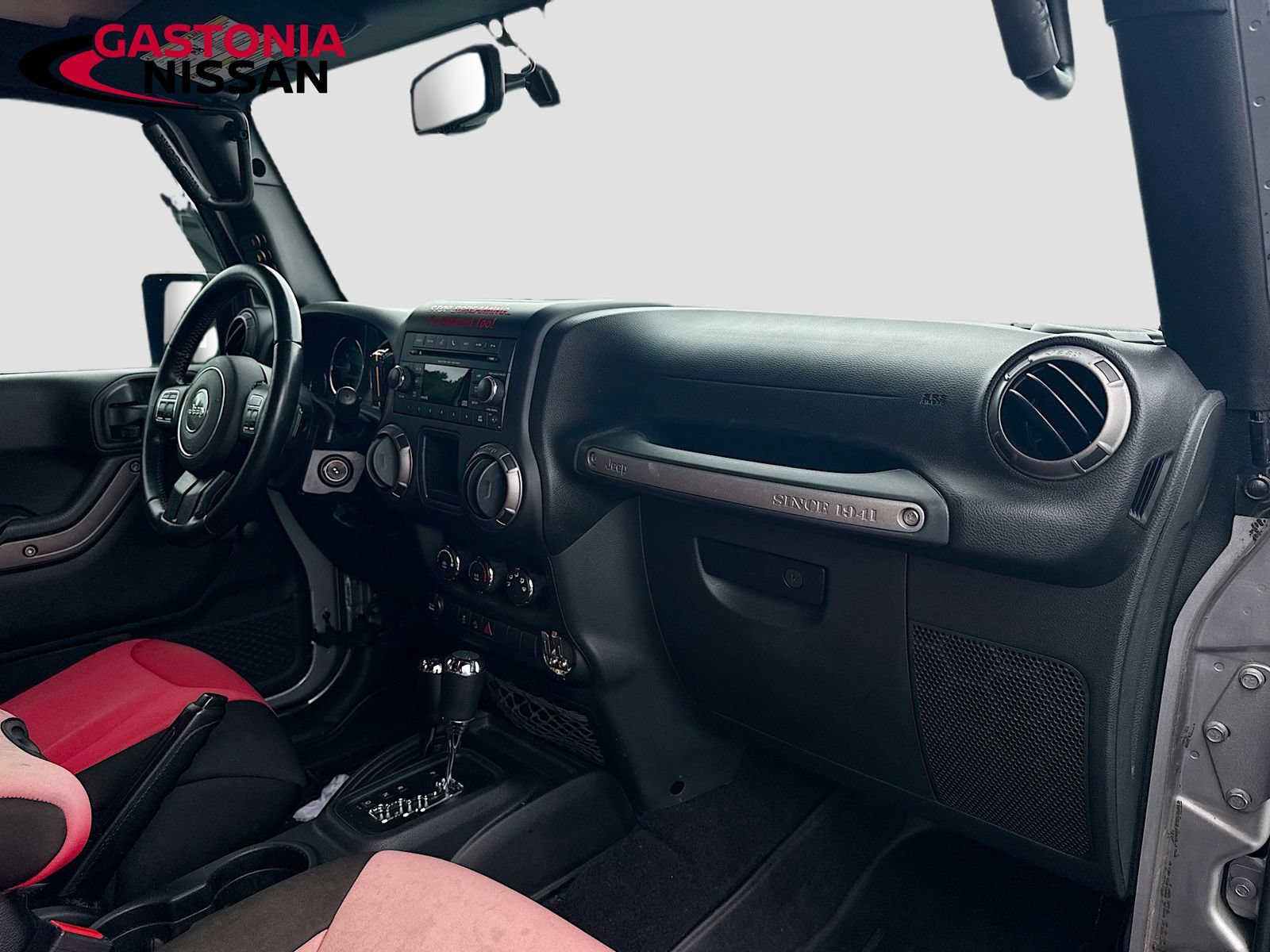 Used 2018 Jeep Wrangler Unlimited Sport w/ Connectivity Group AWD/4WD image 34