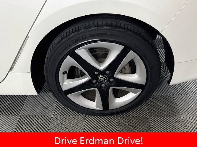 Certified 2016 Toyota Prius Four Touring FWD image 4
