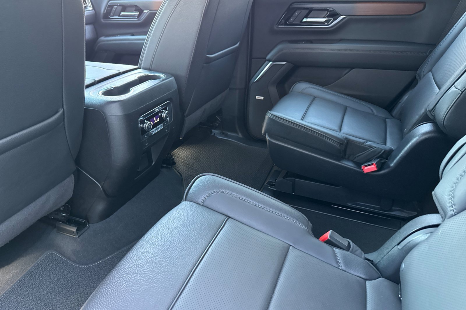 Used 2025 GMC Yukon Denali image 15