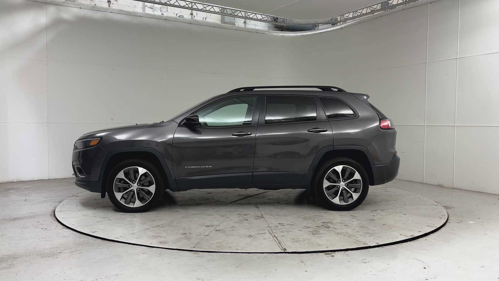 Used 2022 Jeep Cherokee Limited w/ Elite Package AWD/4WD image 9