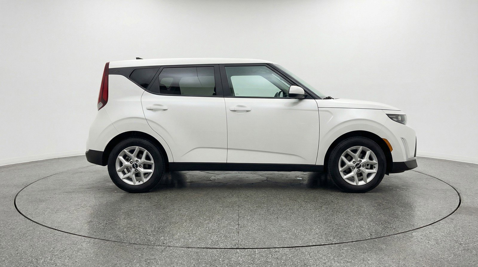 Used 2025 Kia Soul LX w/ LX Technology Package image 11