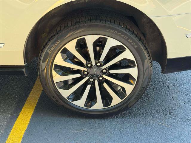 Certified 2024 Lincoln Navigator Reserve AWD/4WD image 11