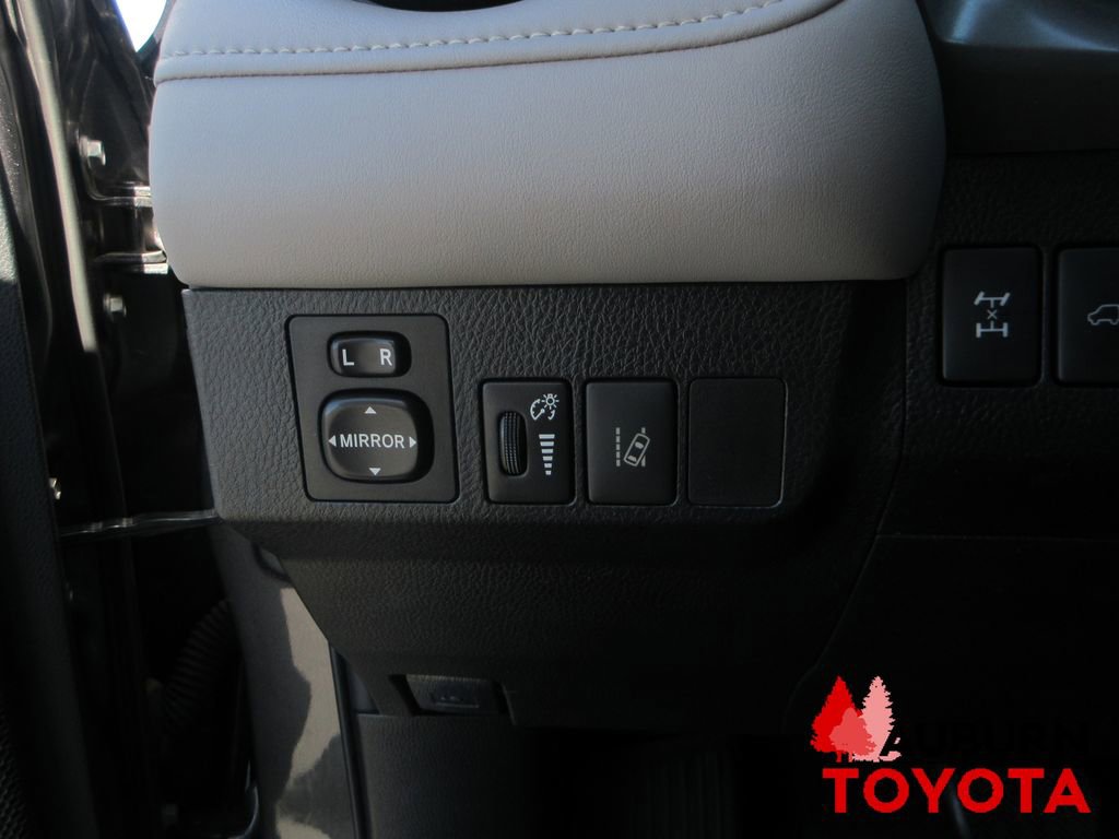 Used 2017 Toyota RAV4 Limited w/ Advanced Technology Package image 31